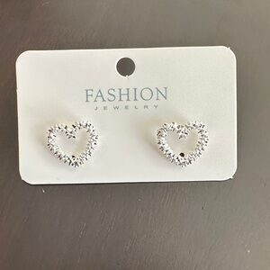 Fashion Jewelry Silver Sparkling Heart Stud Earrings